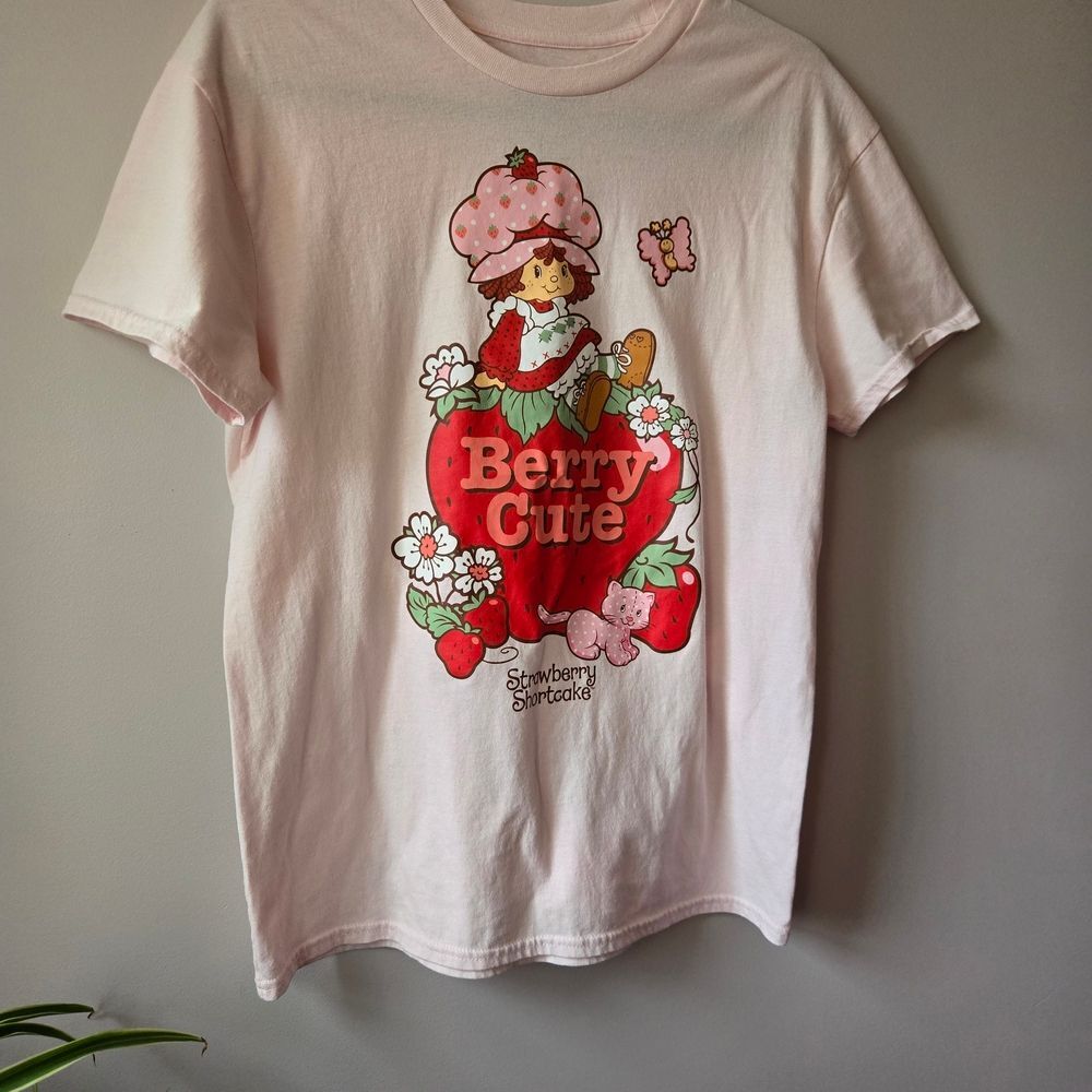 🍓🍓🍓🍓 Vintage-Inspired Strawberry Shortcake “Berry Cute” Graphic Tee